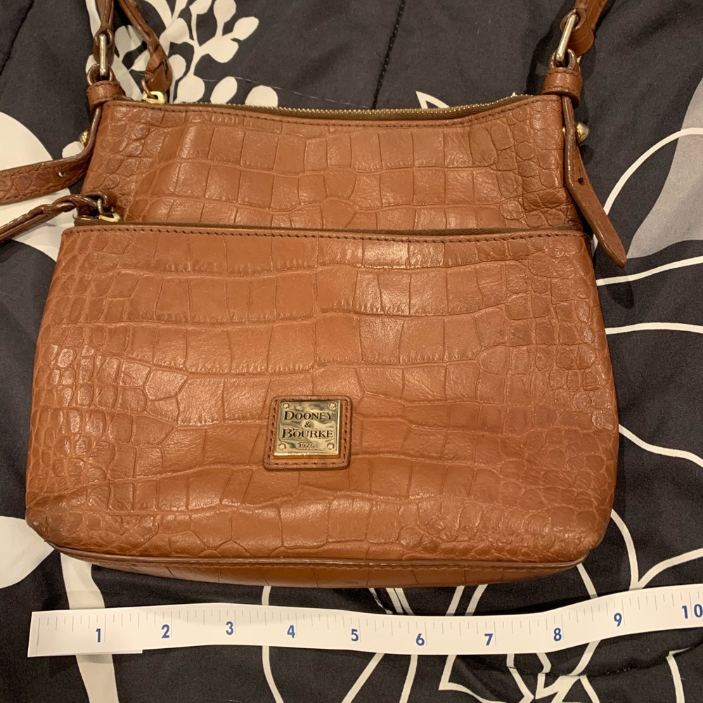 Dooney and Bourke cross body bag - Picture 5 of 6